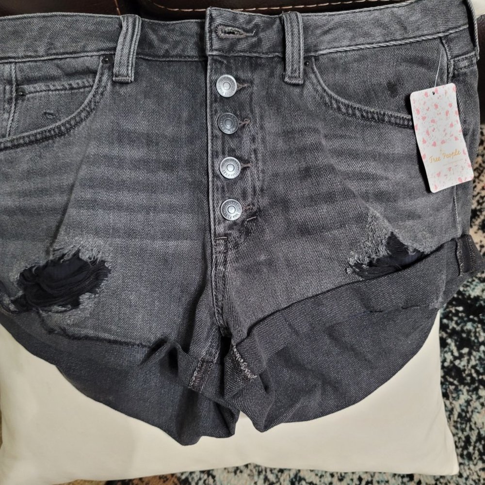 FREE PEOPLE BUTTON FLY CUT-OFF BLACK MAMBO SHORTS